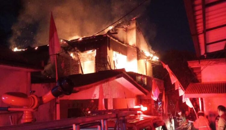 ‎Handphone Sedang Dicas Diduga Picu Kebakaran Rumah di Sukaraja Bogor