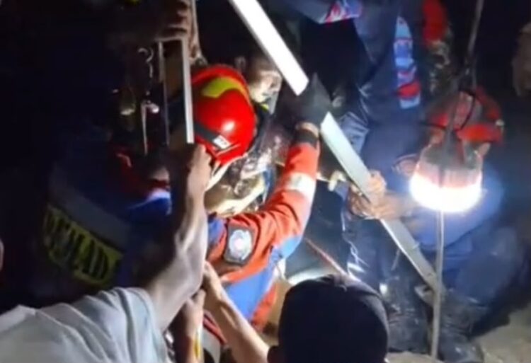 Perempuan 40 Tahun Tercebur Sumur Sedalam 17 Meter di Parung, Damkar Evakuasi 25 Menit