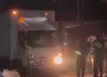 Adu Banteng Sepeda Motor VS Truk Box di Gunung Putri, Satu Luka-luka