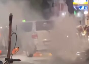 Diduga Korsleting Listrik, Mobil di Pakansari Terbakar