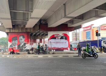 Dicoret OTK “Londo Ireng”, Mural Prabowo dan Rudy Susmanto di Cileungsi Ditutup Spanduk