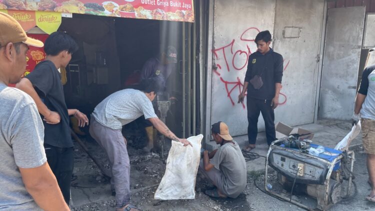 PKL GBJ Gelar Kerja Bakti, Normalisasi Saluran Air dan Urug Jalan