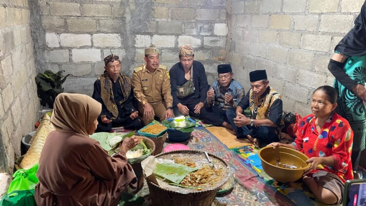 Sedekah Bumi di Karanggan Gunung Putri, Tradisi Tahunan Ritual Penguburan Kepala Kambing