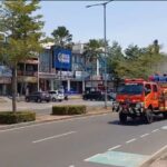 Antisipasi Debu Anak Krakatau, Damkar Kabupaten Bogor Semprot Sejumlah Ruas Jalan