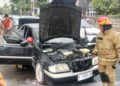 Mercedes-Benz Terbakar di Jalan Transyogi Cileungsi Saat Hendak Servis