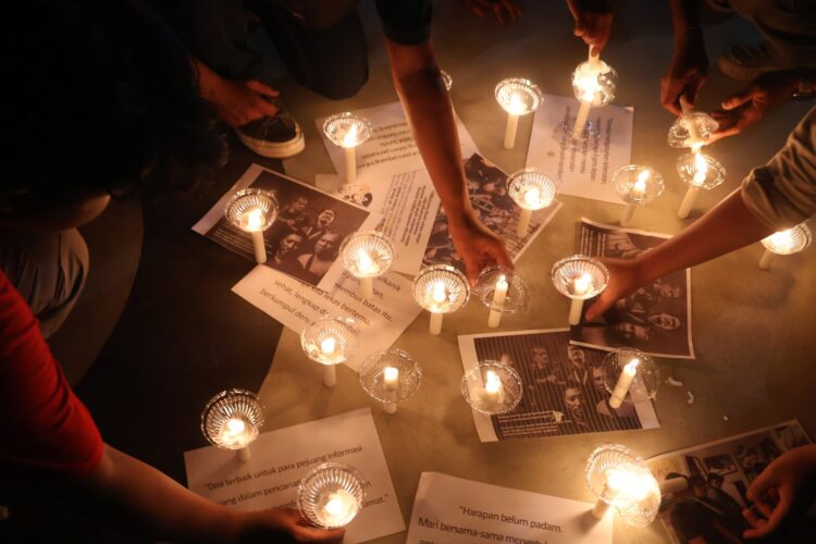 Lilin Harapan dari Bogor untuk Lima Jurnalis yang Hilang di Selat Sunda