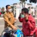 Forkopimcam Cibinong Bagikan 300 Masker untuk Antisipasi Abu Vulkanik Anak Krakatau
