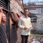 Jaro Ade Turun Tangan Bantu Korban Kebakaran di Desa Dayeuh Cileungsi