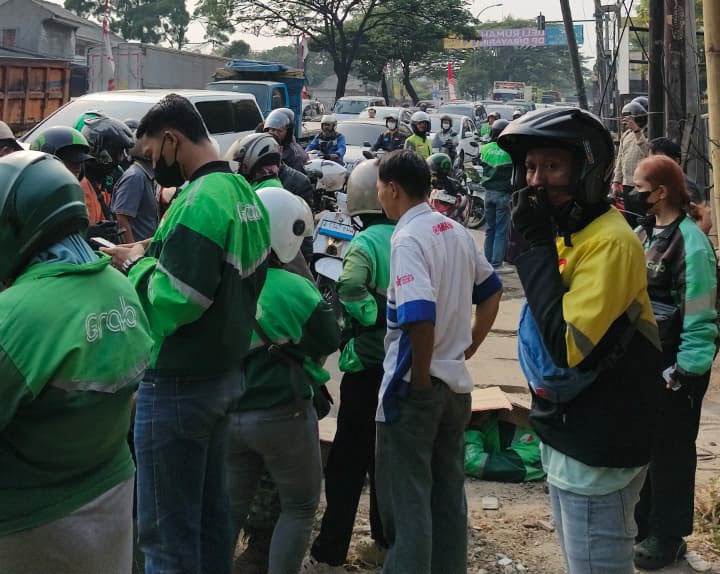 Ojol Ditemukan Tewas di Jalan Transyogi, Polisi Lakukan Penyelidikan
