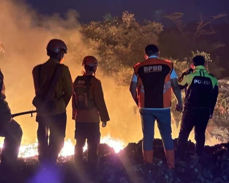 Rudy Susmanto Turun Langsung Tangani Kebakaran Lahan di TPAS Galuga