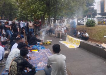 Warga Gelar Tasyakuran di Depan Kantor BPN Bogor I Usai Kakantah Kena OTT KPK