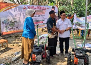 Dari Aspirasi H. Achmad Fathoni, 16 Kelompok Tani Terima Bantuan Hand Traktor