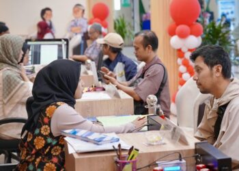 Di Tengah Kesibukan, Warga Manfaatkan PELATARAN untuk Urusan Pertanahan saat Akhir Pekan