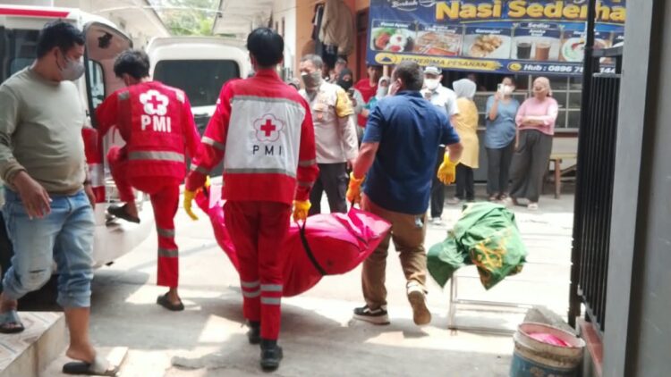 Pria 62 Tahun Ditemukan Tewas Membusuk di Rumah Kontrakan Cibinong