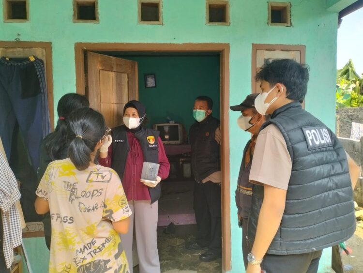 Cium Aroma Tak Sedap, Warga Cibinong Temukan Perempuan Tewas Didalam Rumah