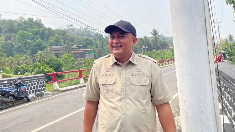 Dari Rusak Parah hingga Bisa Dilintasi, Rudy Susmanto Tinjau Jalan Citeureup-Sukamakmur Berkat IJD