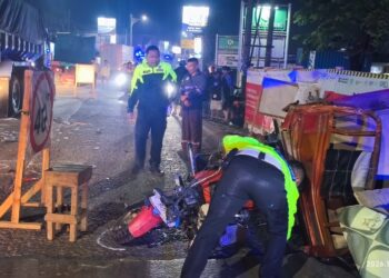 Gagal Menyalip! Kendaraan Roda Tiga Bawa 7 Orang Tabrak Dump Truk di Cileungsi, 2 Tewas