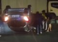 Hantam Pembatas Jalan, Minibus Terguling di Kemang