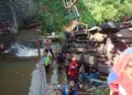 Diduga Rem Blong, Mobil Elf Terjun Kedalam Sungai di Ciawi