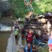 Diduga Rem Blong, Mobil Elf Terjun Kedalam Sungai di Ciawi