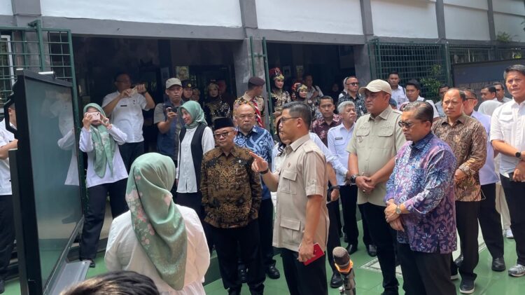 Menko PMK Tinjau Pendidikan di Bogor: Revitalisasi dan Digitalisasi Jadi Fokus Pemerintah