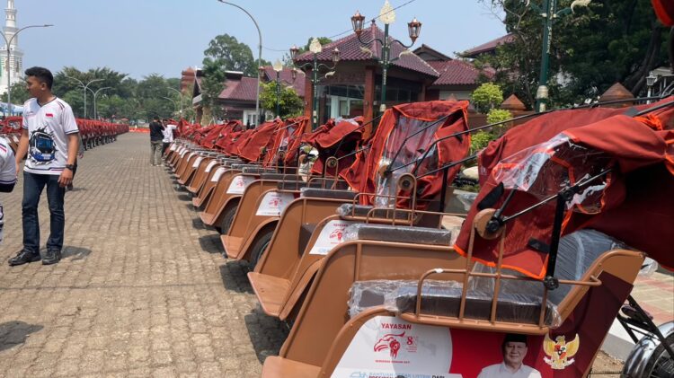 Karhutla Kalimantan Belum Padam, Prabowo Bagikan 130 Becak Listrik di Kabupaten Bogor