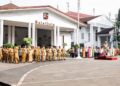 Pimpin Apel Bulan Peduli Kanker Payudara, Dedie Rachim Serahkan Pita Pink untuk Lima Penyintas di Balai Kota